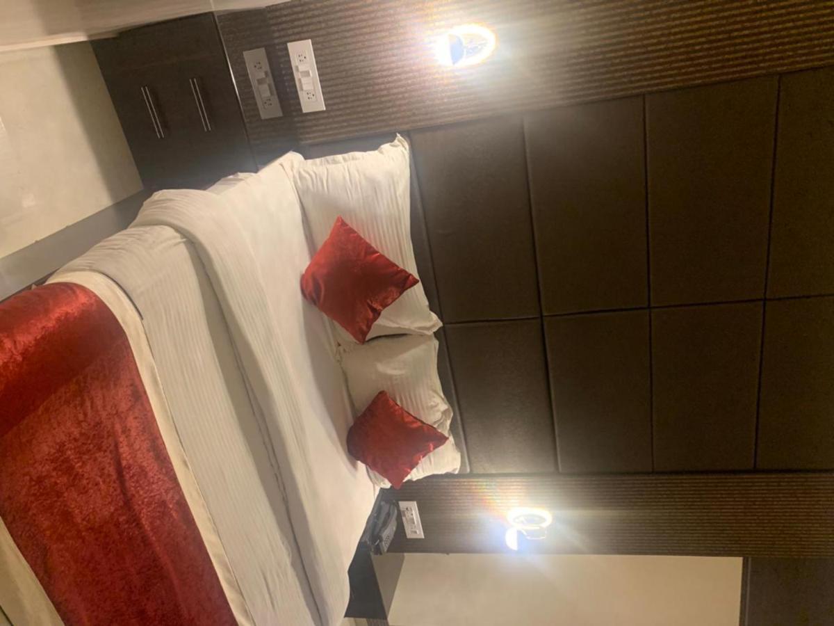 Hotel Mmk Kanpur Luaran gambar
