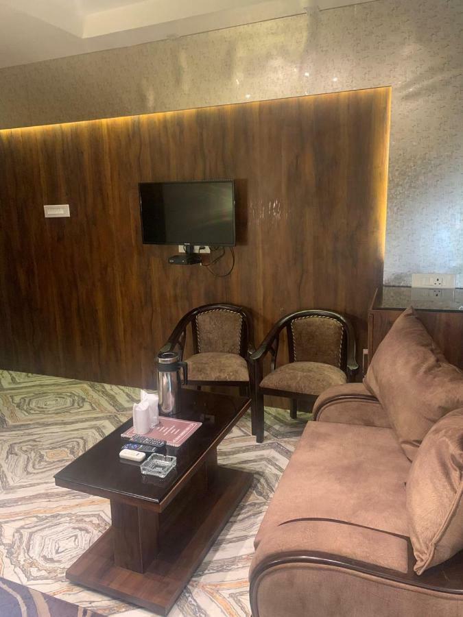 Hotel Mmk Kanpur Luaran gambar